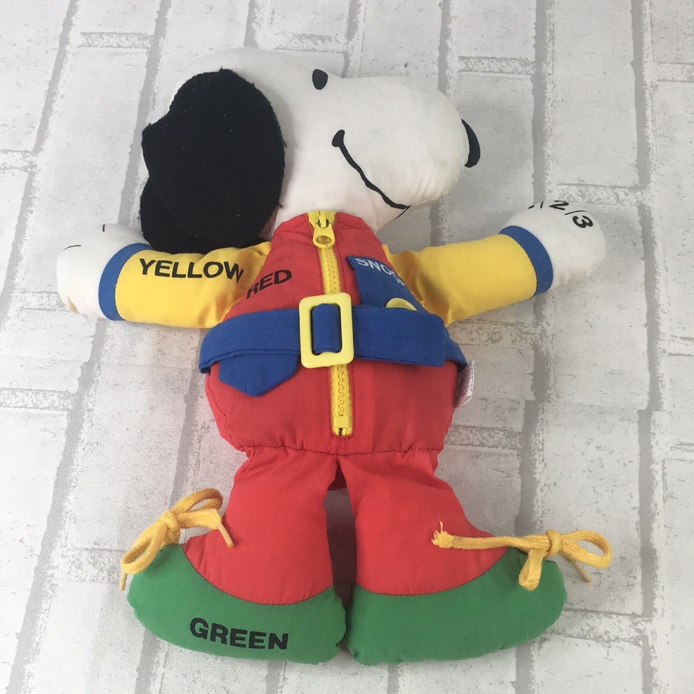 Vintage Snoopy 1968 Learn to Tie, Snap... RARE D1